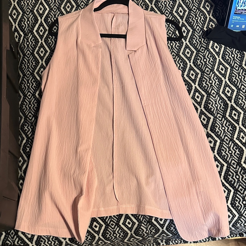 Elegant Light Pink- Black Sleeveless Vest